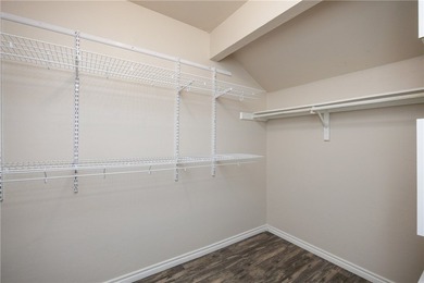 Charming and beautifully updated townhome where comfort meets - photo 27
