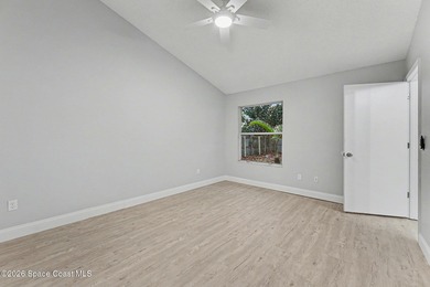 Wow, A MUST SEE!! Gorgeous Executive 3 bedroom, 2 Bath with - photo 5