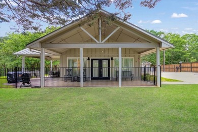 Custom-built modern lake retreat just minutes from Lake Texoma! - photo 3