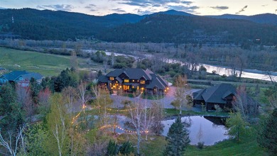 Privacy, space, and connection to nature define this exceptional - photo 3
