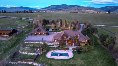 Privacy, space, and connection to nature define this exceptional - photo 5
