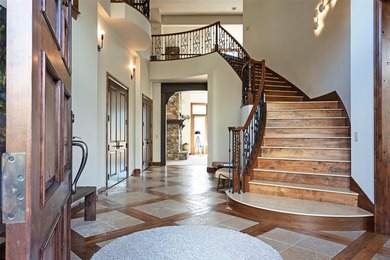 Privacy, space, and connection to nature define this exceptional - photo 8