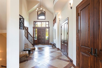 Privacy, space, and connection to nature define this exceptional - photo 9