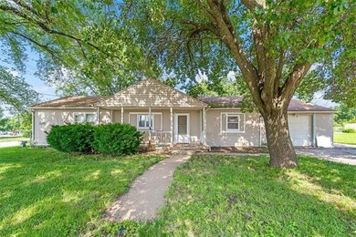 Regency Lake Home For Sale in Overland Park Kansas