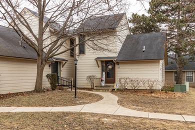 (private lake, pond, creek) Townhome/Townhouse For Sale in Gurnee Illinois