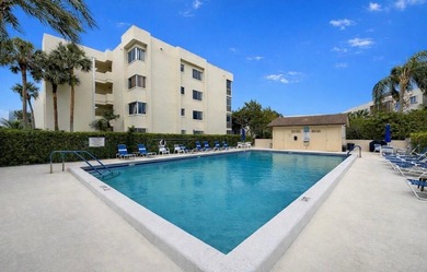 (private lake, pond, coastal) Condo Active Under Contract in Lake Worth Florida