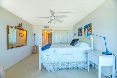 Spacious three bedroom, two bath corner unit located on the - photo 17