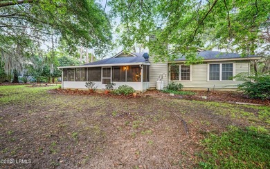 Private, spacious Royal Pines home with added rear porch and - photo 31