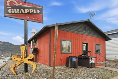A Local Favorite ''The Grapple'' has built its reputation on - photo 34