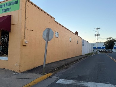 Prime 2,015 sq ft commercial building in the heart of downtown - photo 4