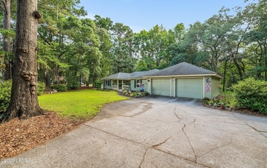 Private, spacious Royal Pines home with added rear porch and - photo 35
