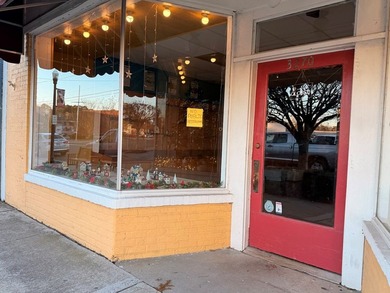 Prime 2,015 sq ft commercial building in the heart of downtown - photo 5