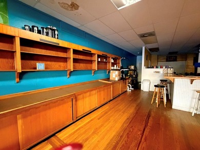 Prime 2,015 sq ft commercial building in the heart of downtown - photo 8