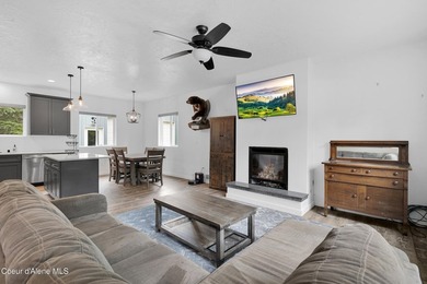 Your Priest Lake getaway awaits! Built just six years ago, this - photo 5