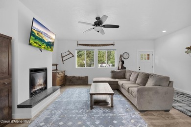 Your Priest Lake getaway awaits! Built just six years ago, this - photo 7
