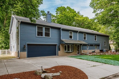 Walk to Fowler Lake & Downtown Oconomowoc! Imagine starting your - photo 1