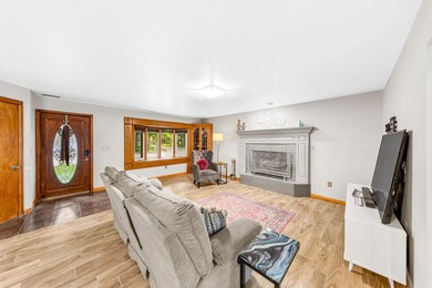 Walk to Fowler Lake & Downtown Oconomowoc! Imagine starting your - photo 4