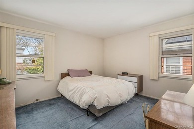 Welcome to this spacious and sun-filled 3-bedroom, 2.5-bathroom - photo 13