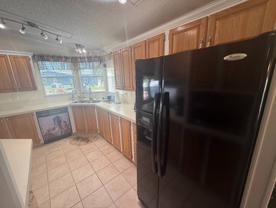This well cared for 2-bedroom, 2 bathrooms Palm Harbor home - photo 13