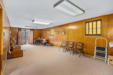 Welcome to this spacious and sun-filled 3-bedroom, 2.5-bathroom - photo 17