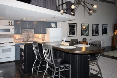 Experience authentic loft living the in the iconic South Side - photo 17