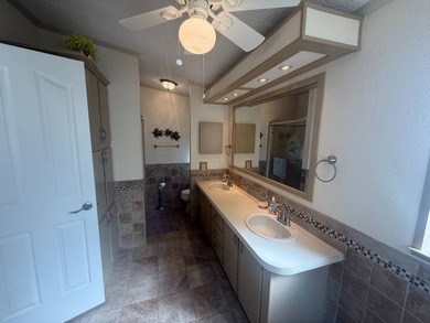 This well cared for 2-bedroom, 2 bathrooms Palm Harbor home - photo 28
