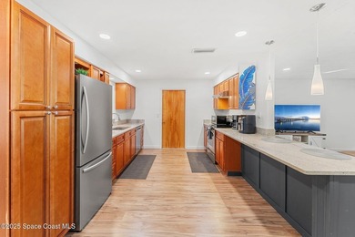 Coastal living at its best! This fully renovated 3-bed, 2-bath - photo 11
