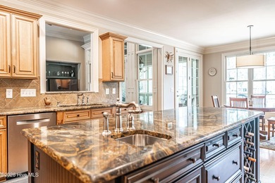 Sprawling, golf-front estate home in the gated community of Mid - photo 12