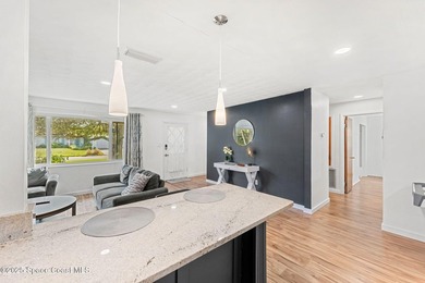 Coastal living at its best! This fully renovated 3-bed, 2-bath - photo 12