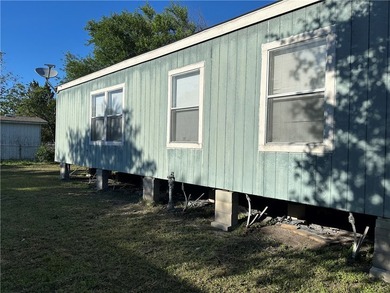 Welcome to this well-maintained 3-bedroom, 2-bath mobile home - photo 21