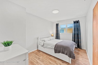 Coastal living at its best! This fully renovated 3-bed, 2-bath - photo 22