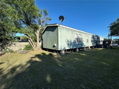 Welcome to this well-maintained 3-bedroom, 2-bath mobile home - photo 23