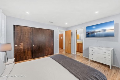 Coastal living at its best! This fully renovated 3-bed, 2-bath - photo 24