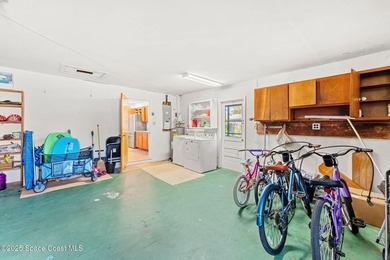 Coastal living at its best! This fully renovated 3-bed, 2-bath - photo 26