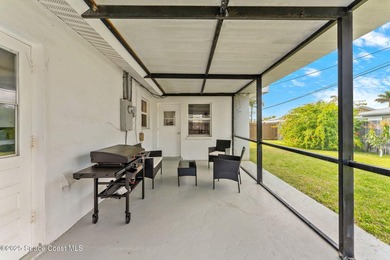 Coastal living at its best! This fully renovated 3-bed, 2-bath - photo 29