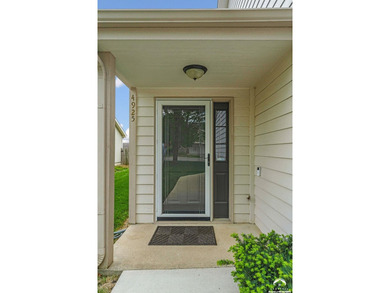 Look no further, this turn-key townhome has it all! This move-in - photo 3