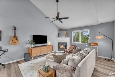 Look no further, this turn-key townhome has it all! This move-in - photo 9