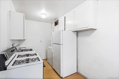 Welcome to this charming 2-bedroom, 1-bath garden apartment in - photo 9