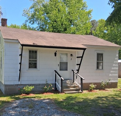 Affordable 2-bedroom Bungalow sits in the heart of a vibrant - photo 2