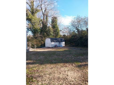 Affordable 2-bedroom Bungalow sits in the heart of a vibrant - photo 5