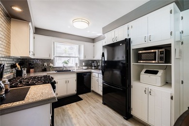 Beautifully maintained 3-bedroom, 1.5-bath split-level home - photo 13