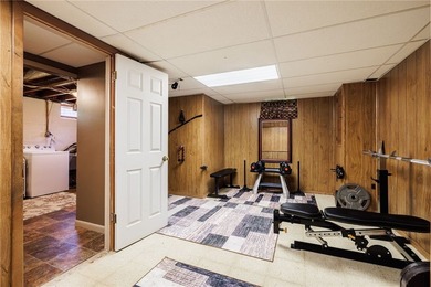 Beautifully maintained 3-bedroom, 1.5-bath split-level home - photo 27