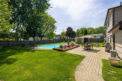 Beautifully maintained 3-bedroom, 1.5-bath split-level home - photo 30