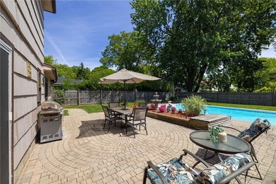 Beautifully maintained 3-bedroom, 1.5-bath split-level home - photo 32