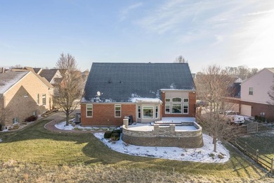 Welcome to luxury living *on* the Shaker Run Golf Course! This - photo 4