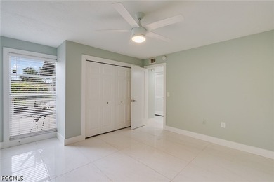 Welcome to this beautifully maintained attached villa in - photo 15