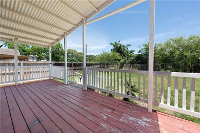 This property offers 4 bedrooms/ 2 bathrooms and a big side back - photo 19