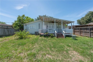 This property offers 4 bedrooms/ 2 bathrooms and a big side back - photo 21
