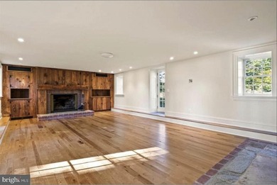 For Sale Subject to Existing Lease. A Long Tree Lined Drive - photo 21