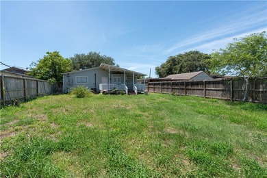 This property offers 4 bedrooms/ 2 bathrooms and a big side back - photo 22